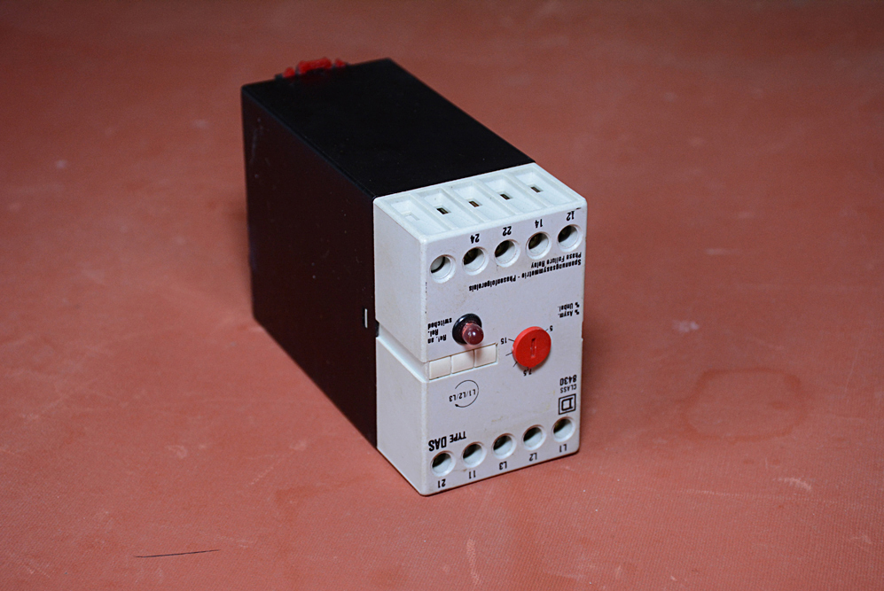 SQUARE D 8430 VOLTAGE RELAY - Aeliya Marine