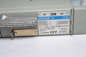 GOULD I-T-E V7A2211MR CLAMPMATIC VACU-BREAK FUSIBLE PANELBOARD SWITCH