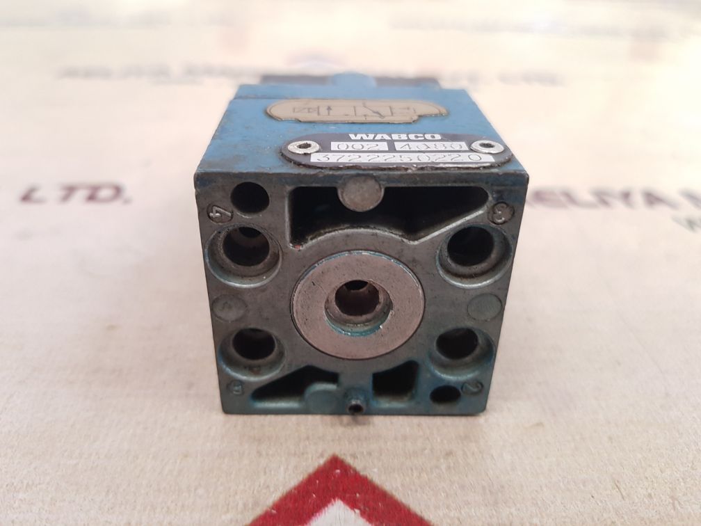 WABCO 3722250220 PNEUMATIC DIRECTIONAL VALVE