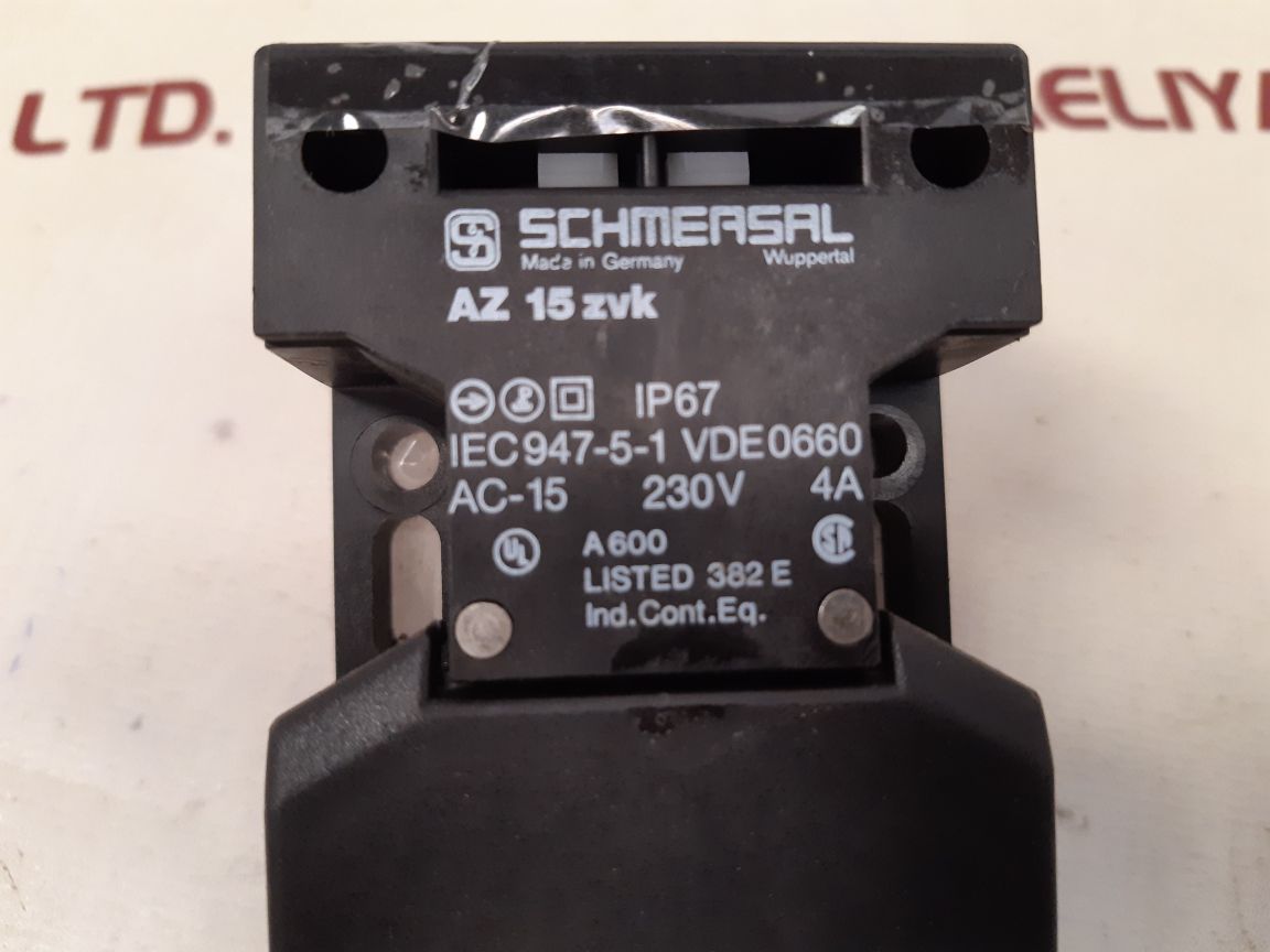 SCHMERSAL AZ 15 ZVK SAFETY INTERLOCK SWITCH