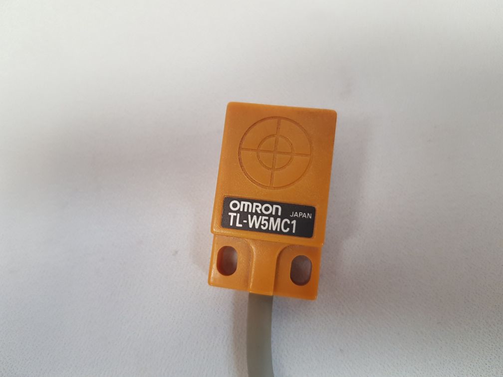 OMRON TL-W5MC1 INDUCTIVE PROXIMITY SENSOR DETECTION SWITCH