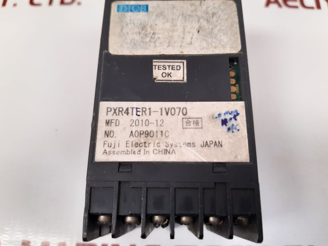 FUJI ELECTRIC PXR4TER1-1V070 TEMPERATURE CONTROLLER A0P9011C