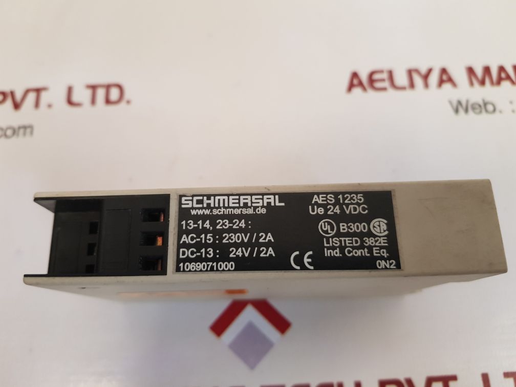 SCHMERSAL AES 1235 SAFETY MODULE RELAY