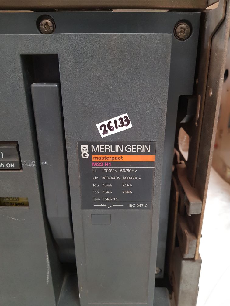 MERLIN GERIN M32H1 MASTERPACT CIRCUIT BREAKER 3200A