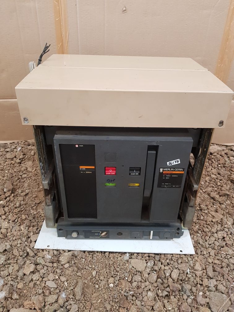 MERLIN GERIN M32 HF MASTERPACT CIRCUIT BREAKER 3200A