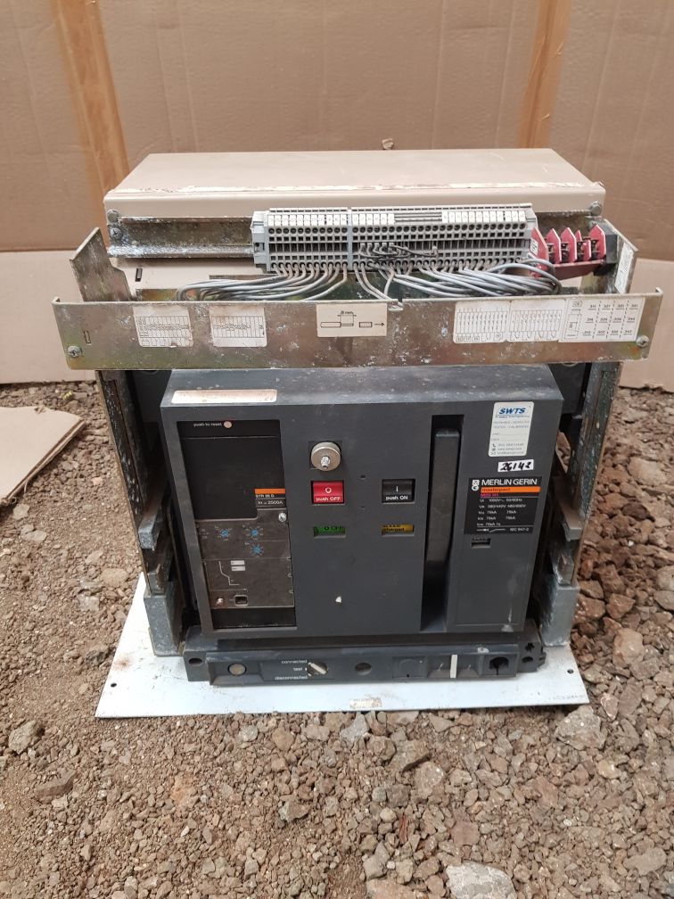 MERLIN GERIN M25 H1 MASTERPACT CIRCUIT BREAKER 2500A