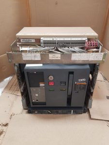 MERLIN GERIN M25 H1 MASTERPACT CIRCUIT BREAKER