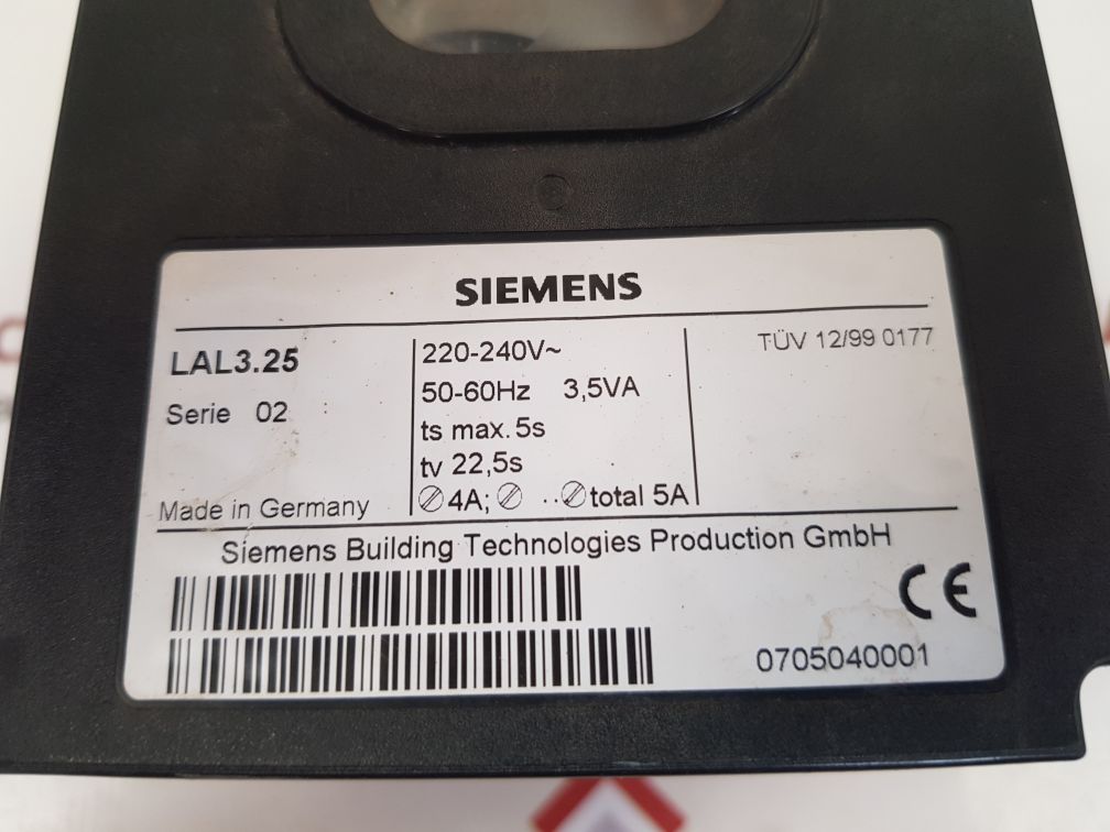 SIEMENS LAL3.25 OIL BURNER CONTROL