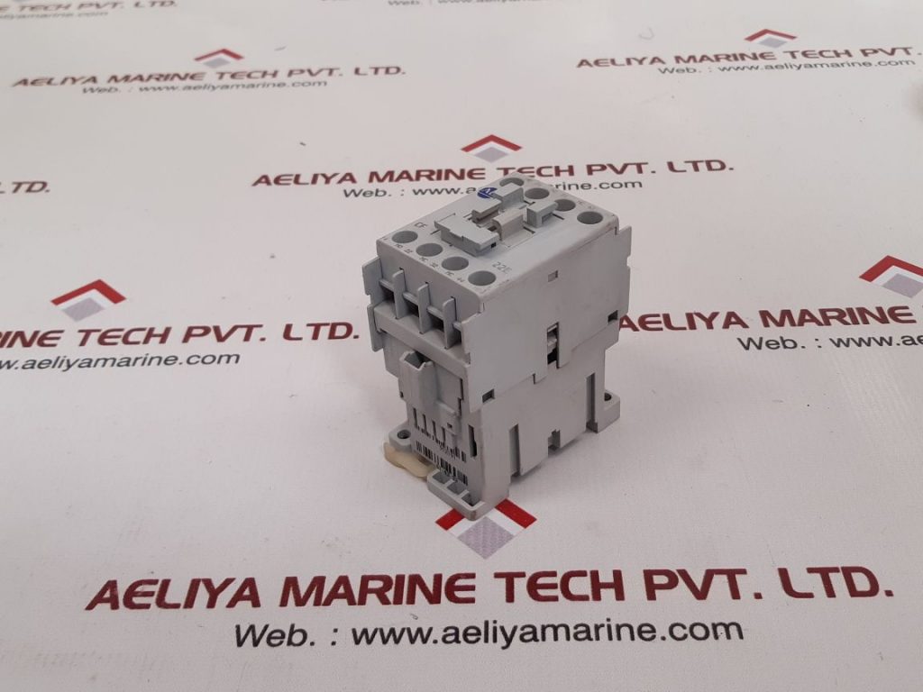 ALLEN-BRADLEY 700-CF220 CONTROL RELAY SER A