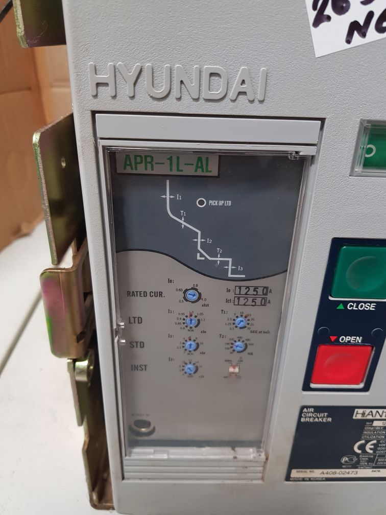 HYUNDAI HIAN12 3 POLES AIR CIRCUIT BREAKER