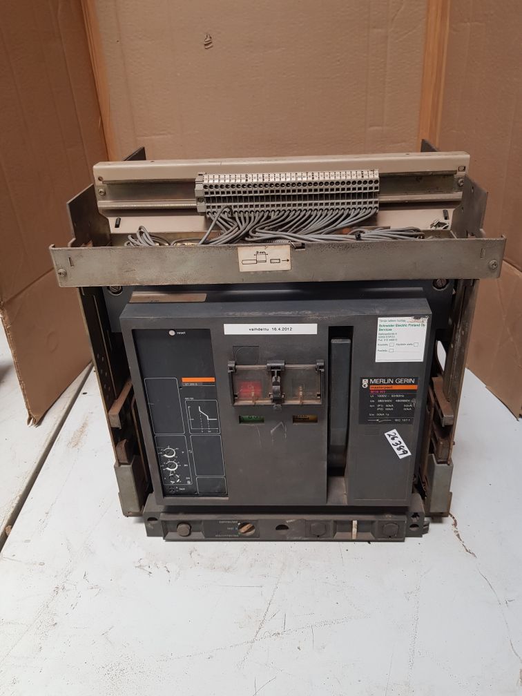 MERLIN GERIN M16 H1 MASTERPACT CIRCUIT BREAKER