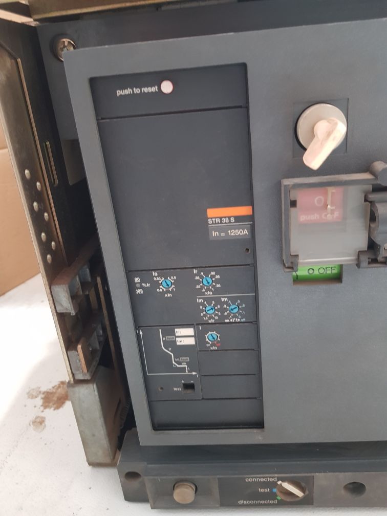 MERLIN GERIN M12 H1 MASTERPACT CIRCUIT BREAKER