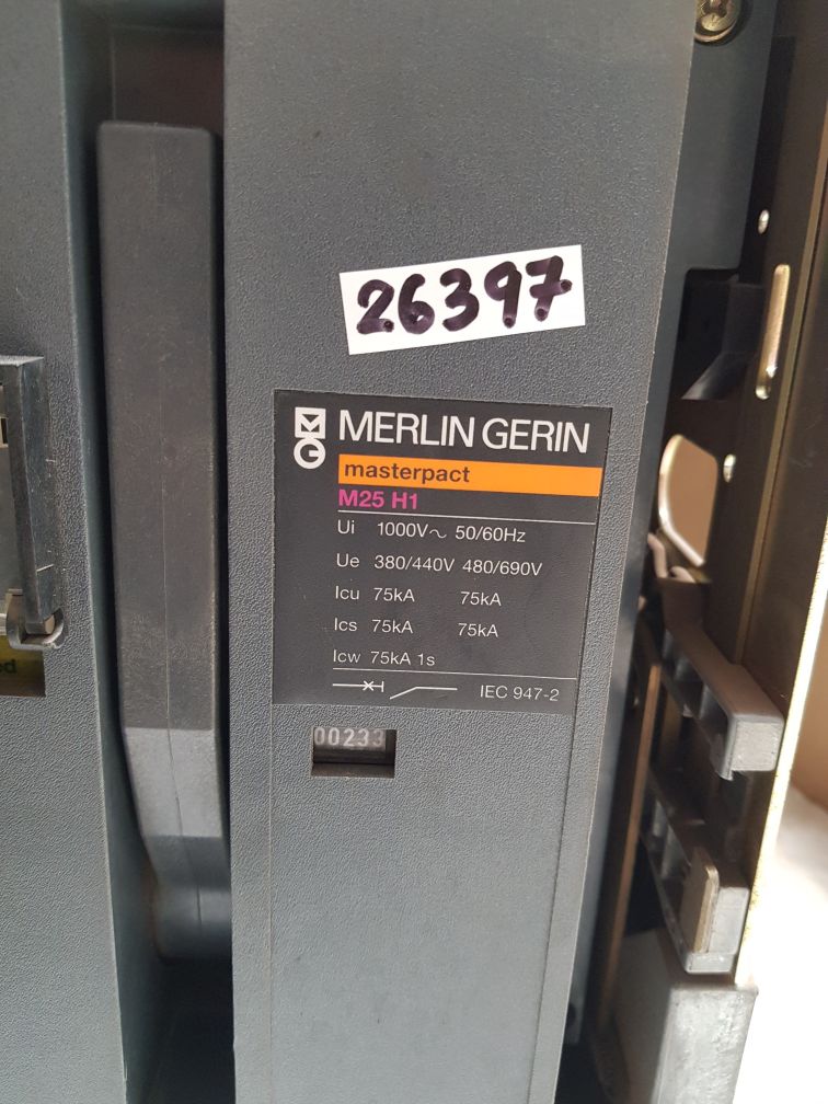 MERLIN GERIN M16 H1 MASTERPACT CIRCUIT BREAKER