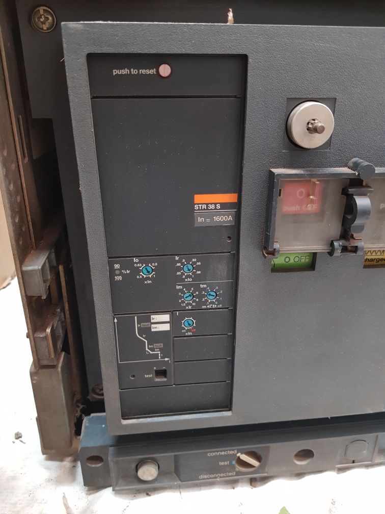 MERLIN GERIN M16 H1 MASTERPACT CIRCUIT BREAKER 1600A