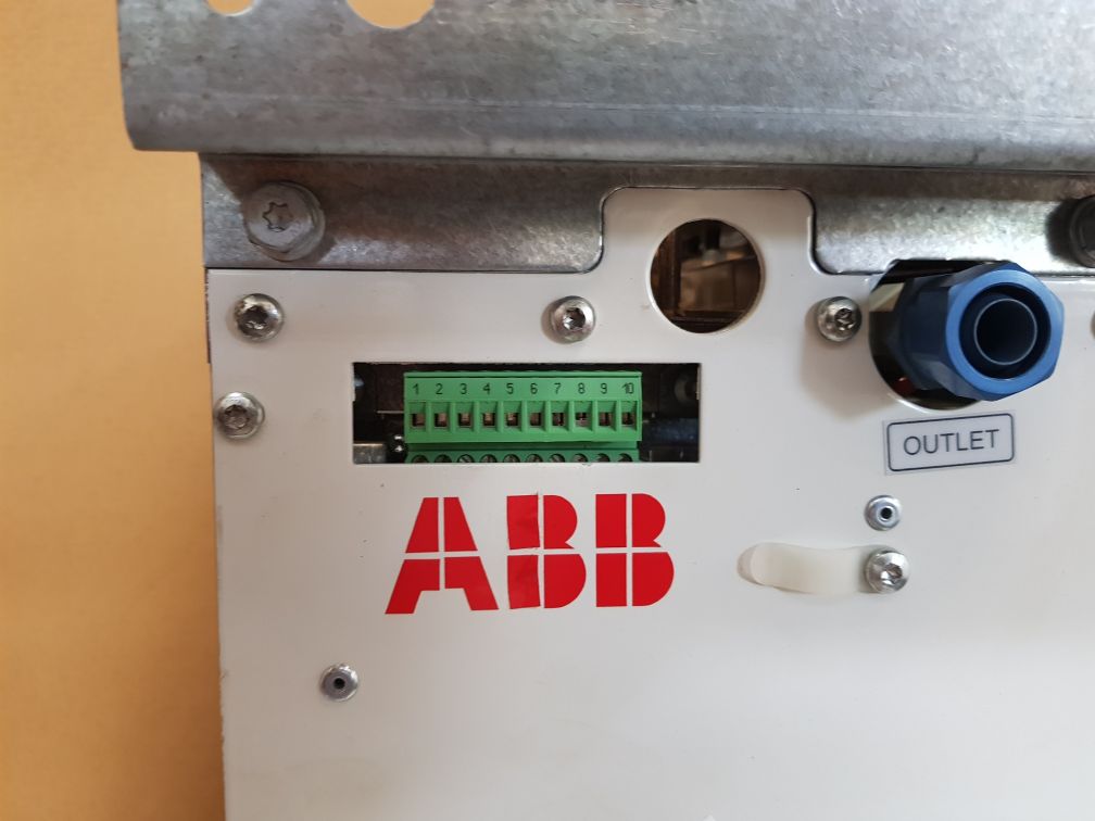 ABB ACS800-104LC-0700-7+ E205 + Q950 INVERTER DRIVE