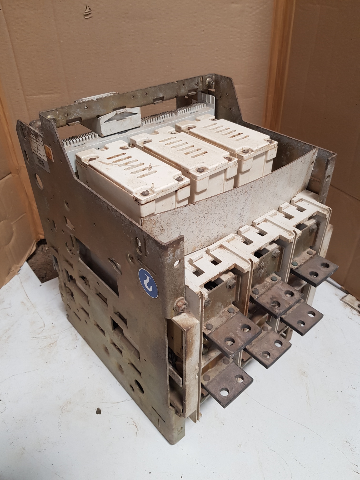 SIEMENS 3WN6 281-0FB05-1KA1 CIRCUIT BREAKER