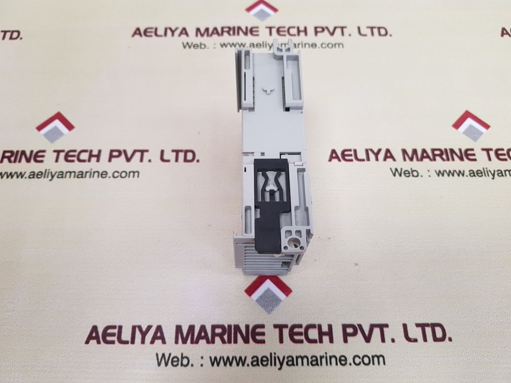 ALLEN-BRADLEY 1769-OW8I ISOLATED RELAY