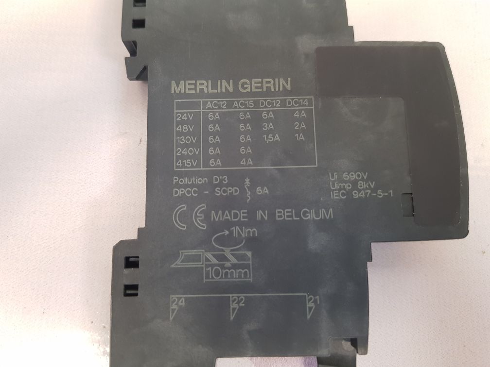 MERLIN GERIN SCHNEIDER ELECTRIC OF+OF 19071 AUXILIARY SWITCH