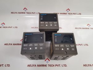 HONEYWELL DC330B-EE-000-22-000000-00-0 TEMPERATURE CONTROLLER