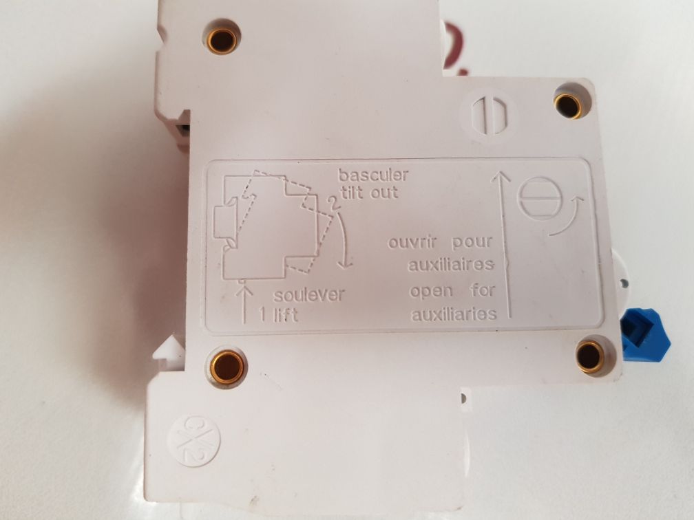 CIRCUIT BREAKER DZ47-63