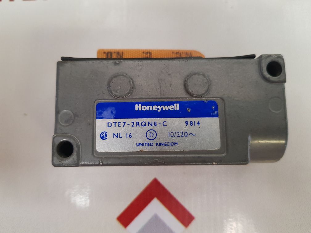 HONEYWELL DTE7-2RQN8-C LIMIT SWITCH WITH ROLLER PLUNGER