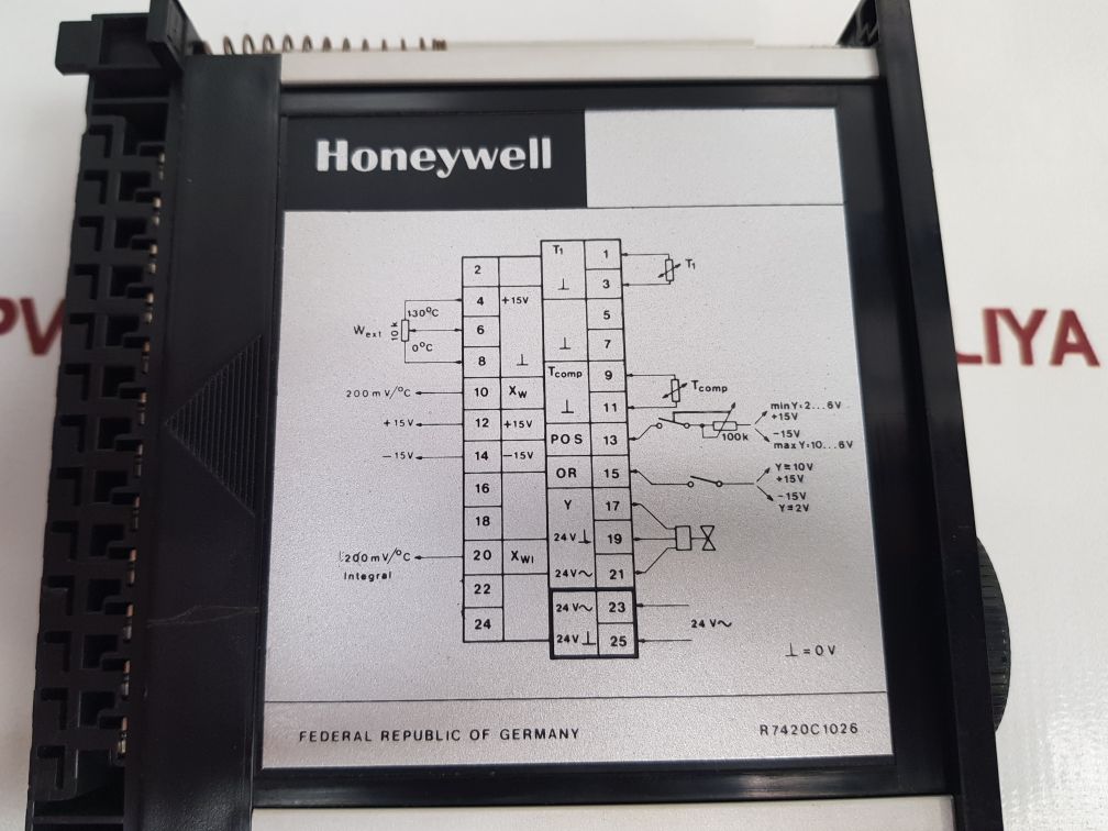 HONEYWELL MICRONIK 100 R7420C1026 TEMPERATURE CONTROLLER MODULE
