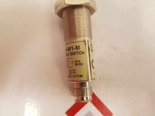 OMRON E3F2-R4B4-M1-M PHOTOELECTRIC SWITCH
