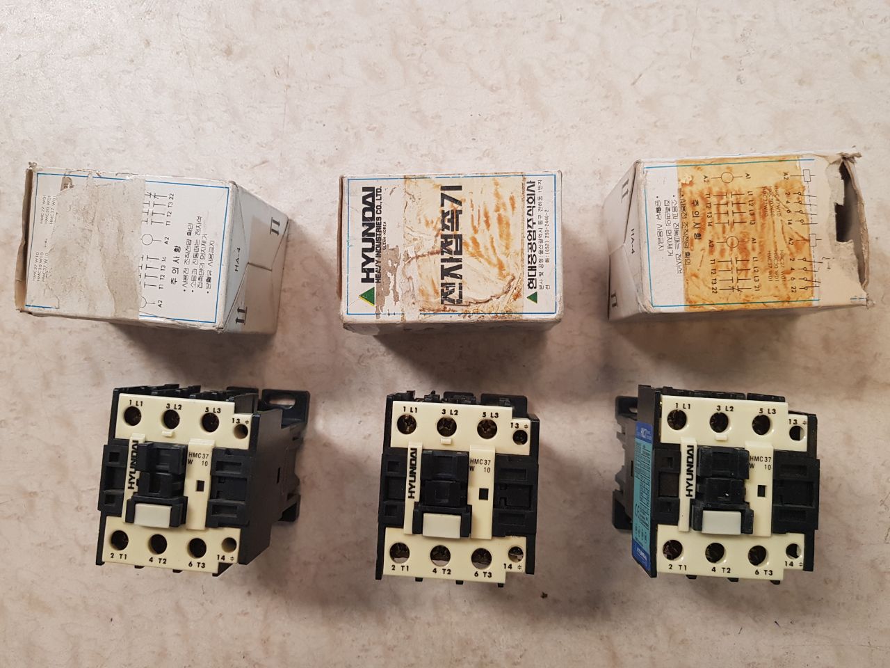 HYUNDAI HMC37 MAGNETIC CONTACTOR W10-32358 (1)