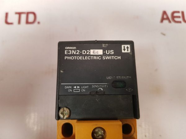 OMRON E3N2-D2 E4-US PHOTOELECTRIC SWITCH