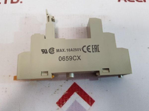 OMRON P2RF-05-E RELAY SOCKET