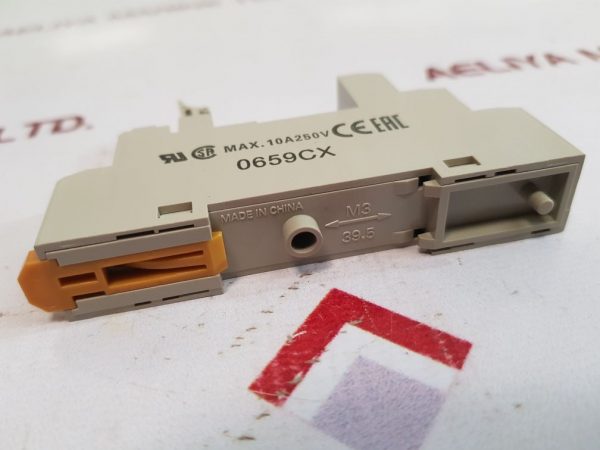 OMRON P2RF-05-E RELAY SOCKET