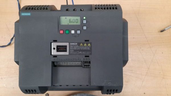 SIEMENS SINAMICS V20 6SL3210-5BE27-5UV0 DRIVE MODULE