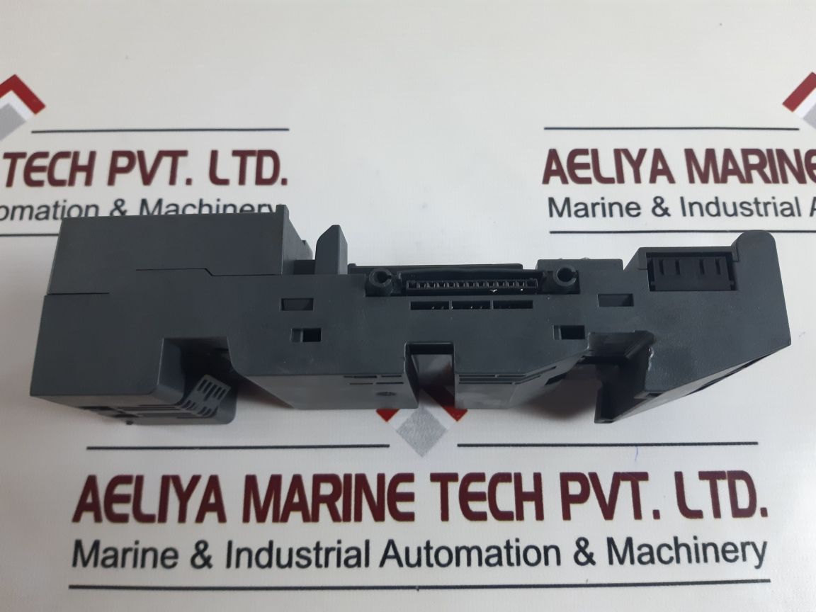 SIEMENS SIMATIC S7 193-7CA00-0AA0 TERMINAL MODULE