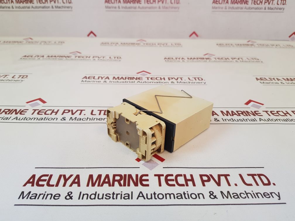 CARLO GAVAZZI S 117 166 920 COMBI TIMER CARLO GAVAZZI COMBI TIMER AUTOMATIC START 24-230V~ 50/60 HZ S 117 166 920 TIME: 5 TO 100% ~3 VA 45-65 HZ AC 1: 8A, 250 V~ AC 11: 2,5 A, 230 V~ ---2 W DC 1: 0,4 A, 250 V--- DC 11: 5 A, 24 V--- 5A/300 V~ 0,4A/ 250 V--- 8 A/ 300 V~ 0, 2 A/ 250 V--- 8A/250V~ IP 20 MADE IN DENMARK WEIGHT : 100 GM CONDITION : USED 4 PCS REF NO : 54598