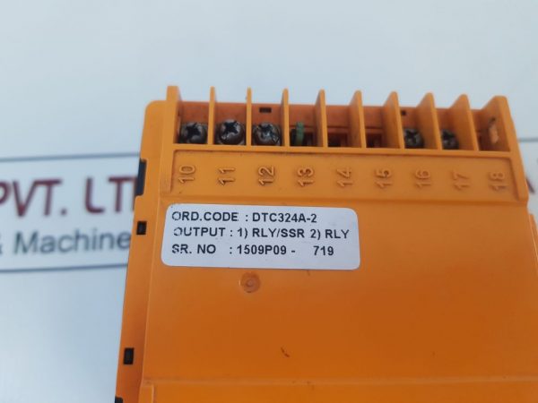 SELEC DTC324A-2 DIGITAL TEMPERATURE CONTROLLER
