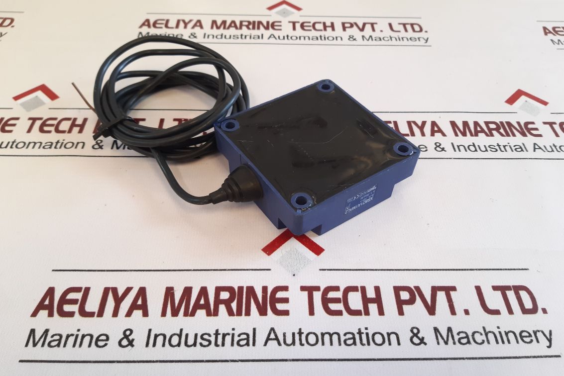 TELEMECANIQUE SCHNEIDER ELECTRIC SQUARE D XS8D1A1MAL2 PROXIMITY SENSOR