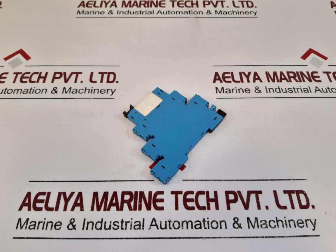 Finder 93.01.7.024 Relay Socket 6a