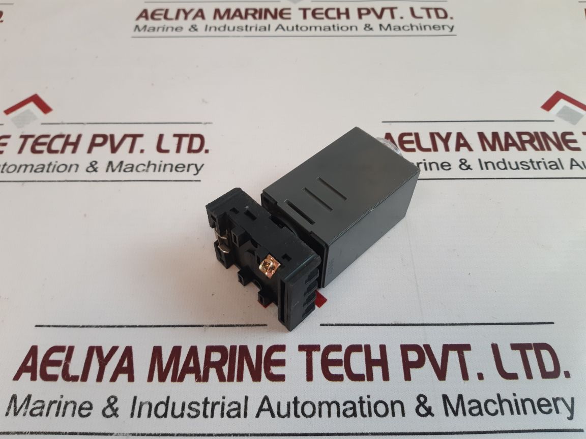 Idec Gt3a-3af20 Timer With Base