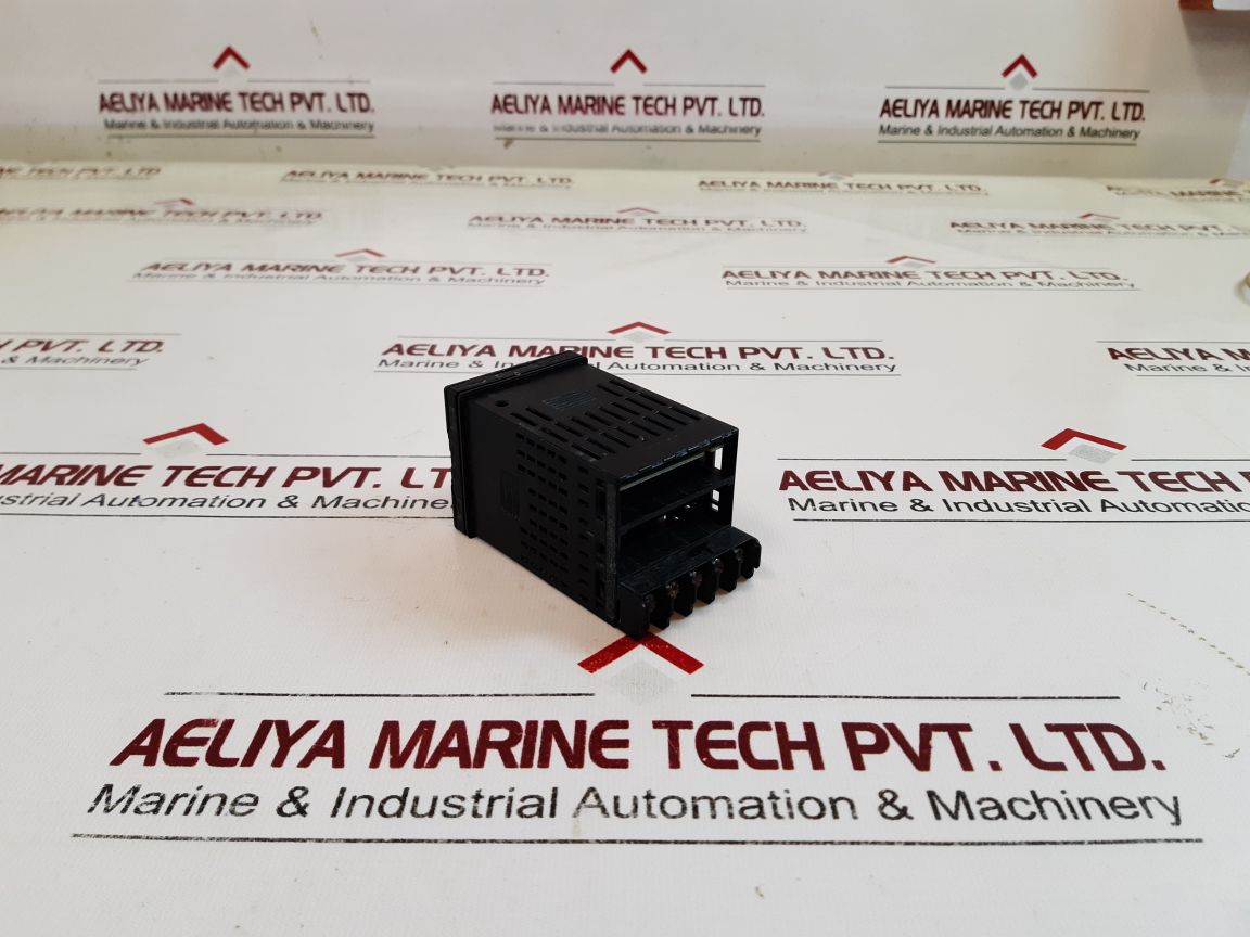 OMRON E5CN-R2T TEMPERATURE CONTROLLER