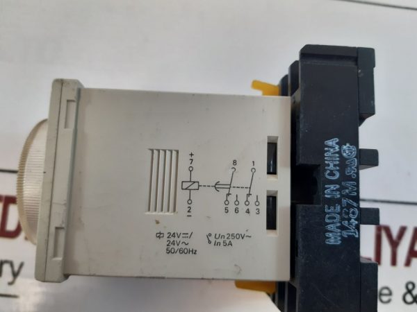Omron H3cr-a8e-315 Timer With Base 0 To 30 Hrs