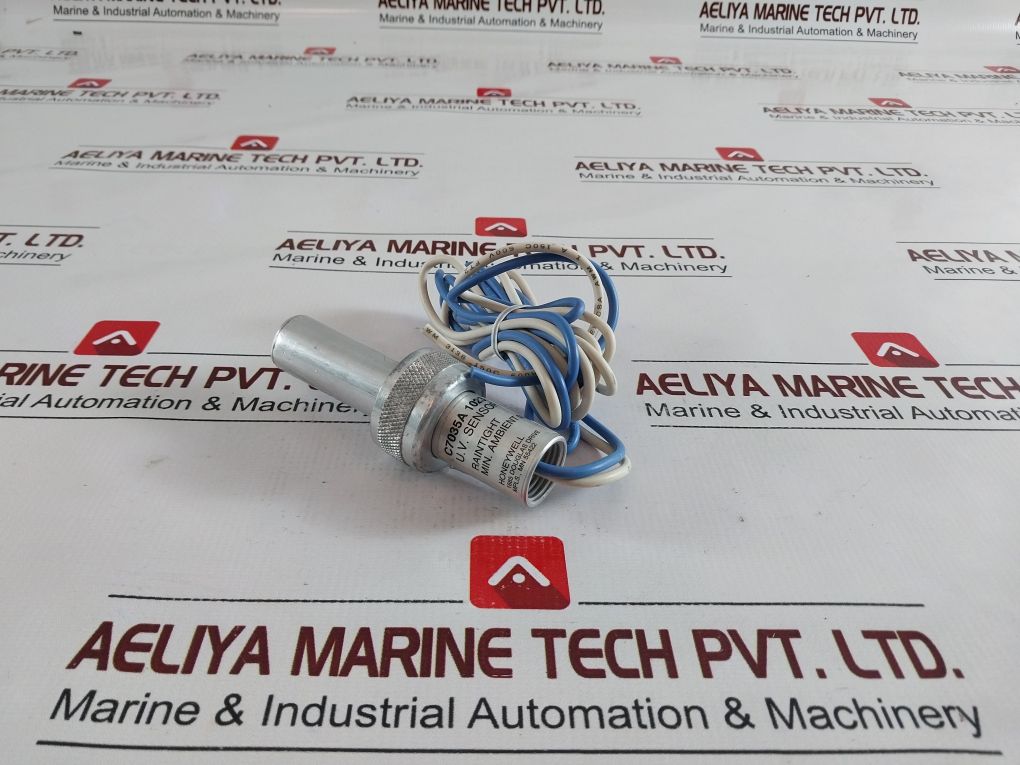 Honeywell C7035a 1023 Minipeeper Ultraviolet Flame Detectors - Image 4