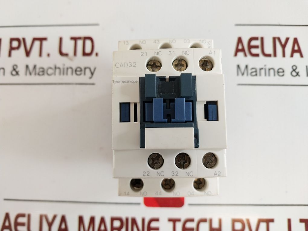 Telemecanique Schneider Cad32 Control Relay 690v - Image 7
