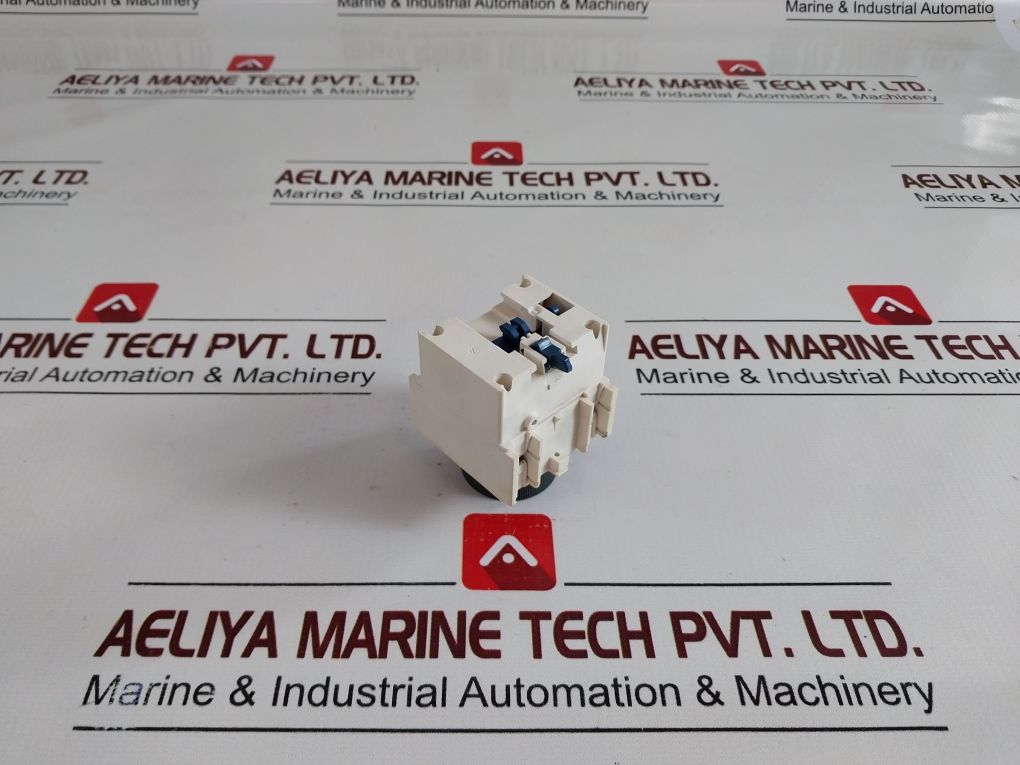 Telemecanique Schneider La2dt0 On Delay Timer Pneumatic Contactor - Image 2