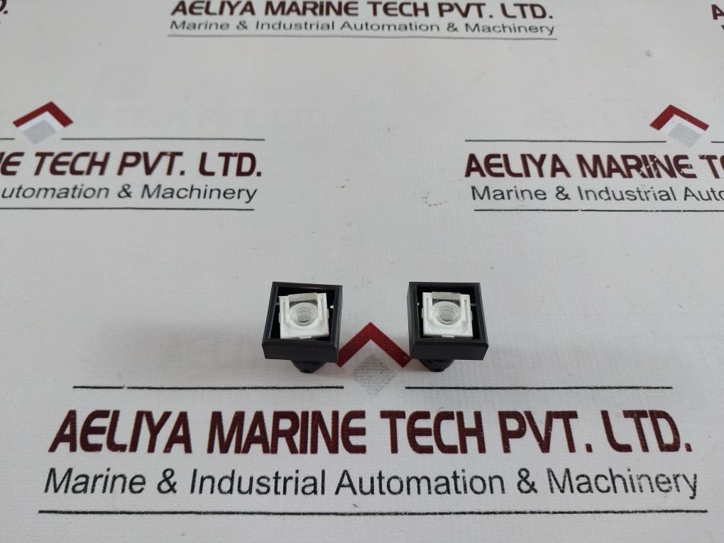 Schlegel Qxtll Pushbutton Lamp Holder - Image 4