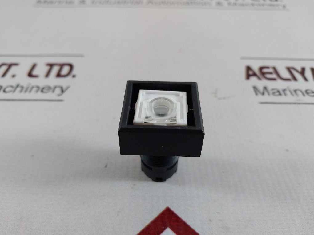 Schlegel Qxtll Pushbutton Lamp Holder - Image 8