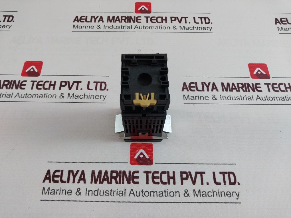 Fuji Electric Pxr4tas1-0v000 Digital Temperature Controller With Base - Image 5