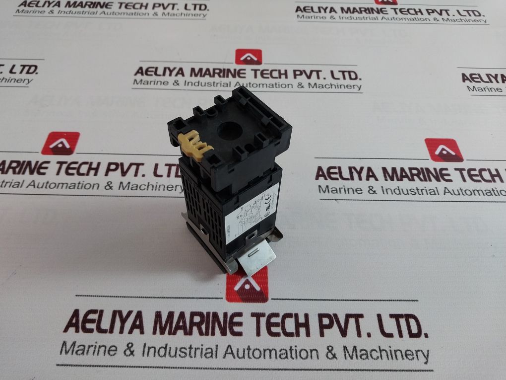 Fuji Electric Pxr4tas1-0v000 Digital Temperature Controller With Base - Image 7