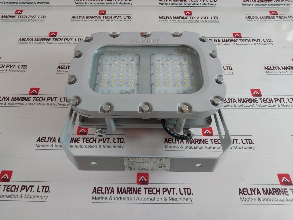 NAVILLE ILUMINAÇÃO EZNL/R6/240C LED PROJECTOR