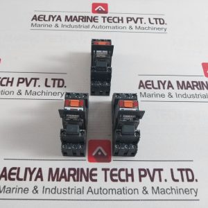 Schrack Pt370730 Relay With Base Gzt3
