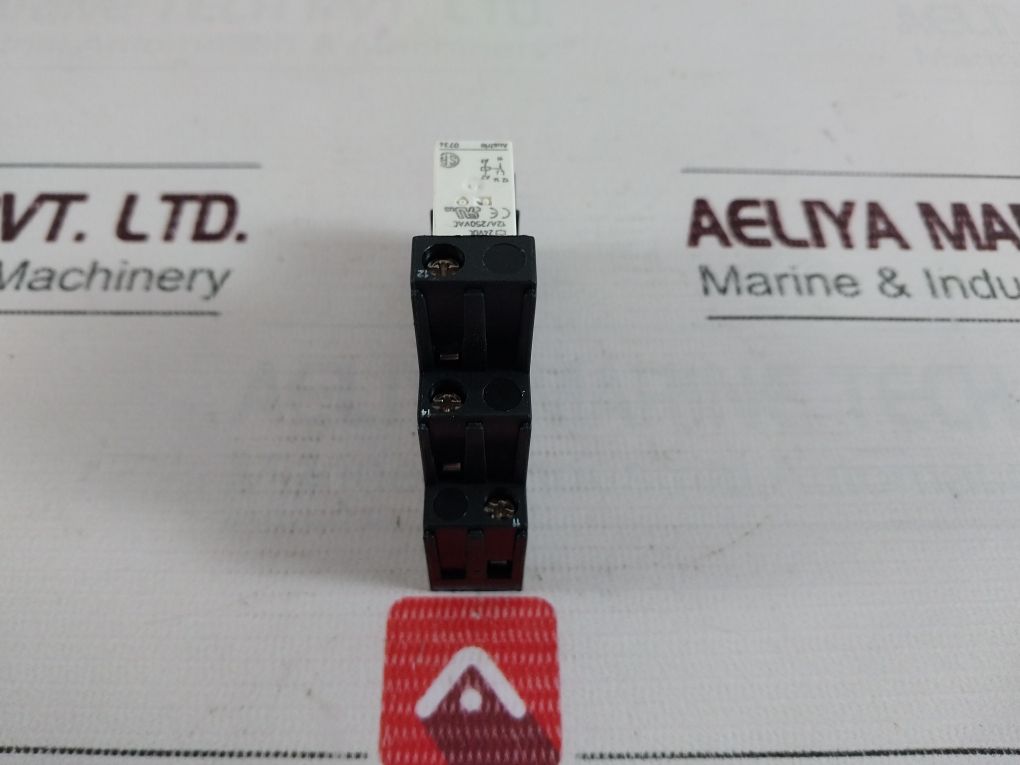 Telemecanique Schneider Electric Rsze1s35mba Relay With Socket - Aeliya ...